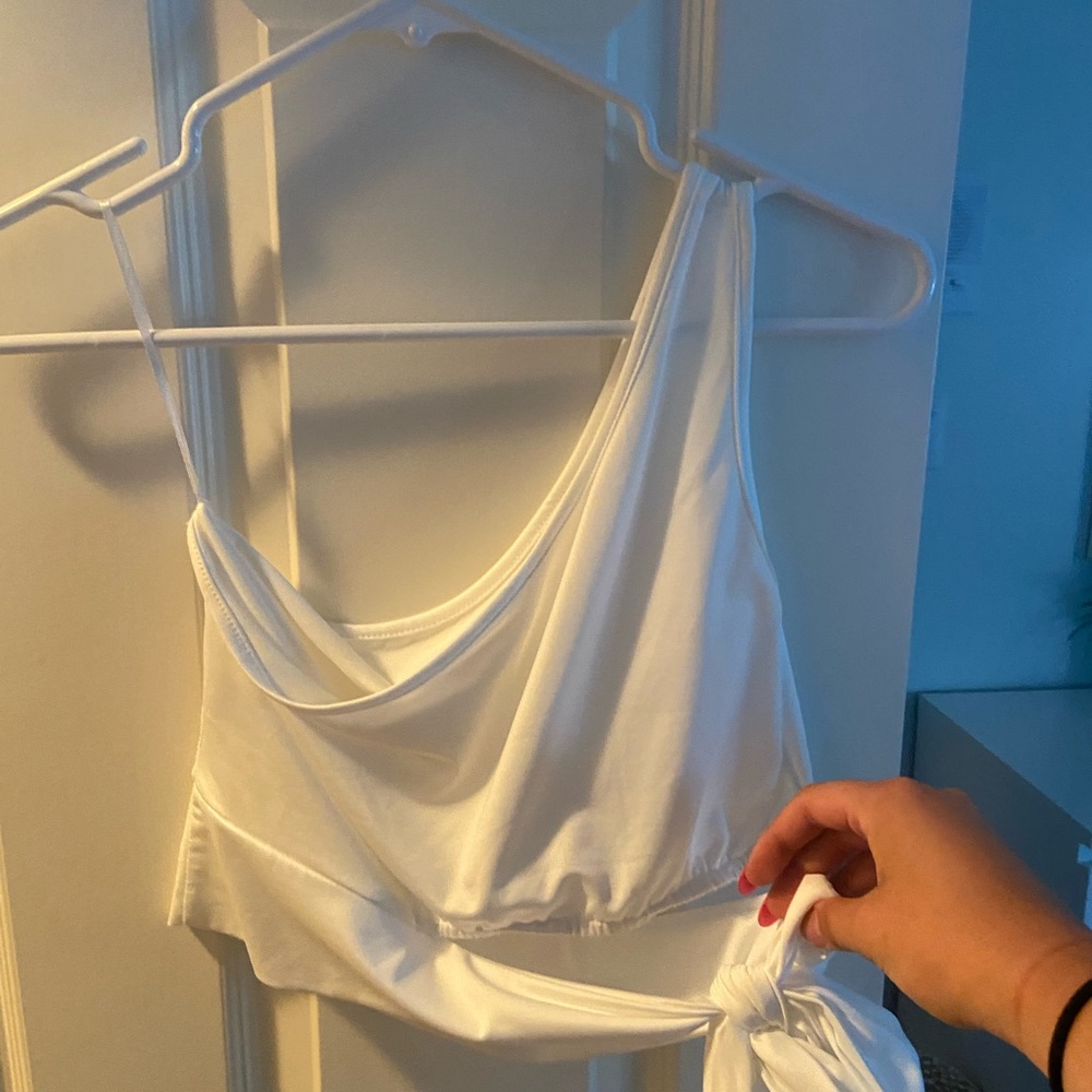 White cropped side tie